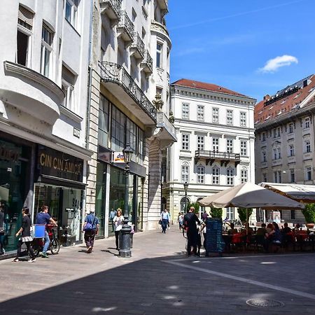 Carpathia Apartment At The Famous Vaci Street Budapest Esterno foto