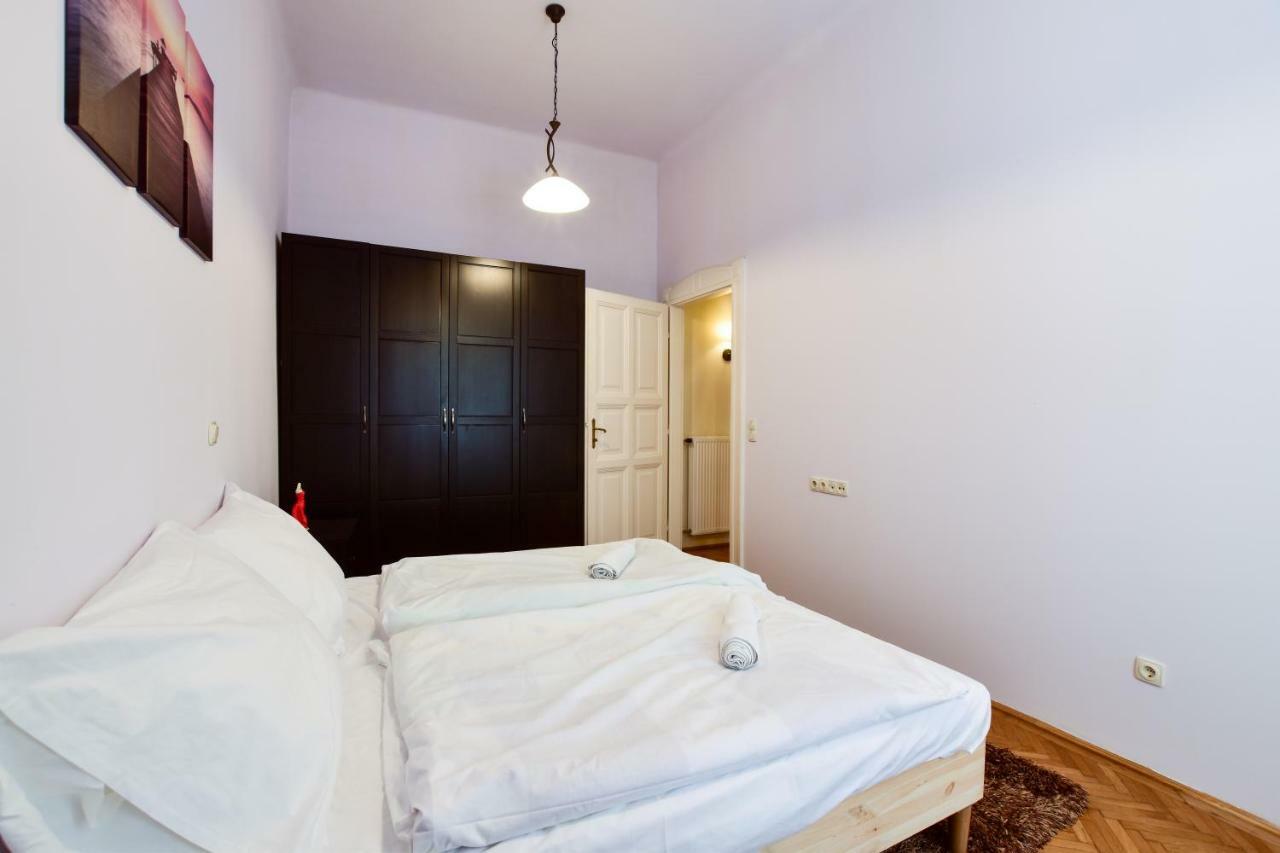 Carpathia Apartment At The Famous Vaci Street Budapest Esterno foto