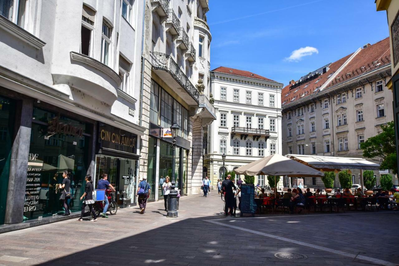 Carpathia Apartment At The Famous Vaci Street Budapest Esterno foto