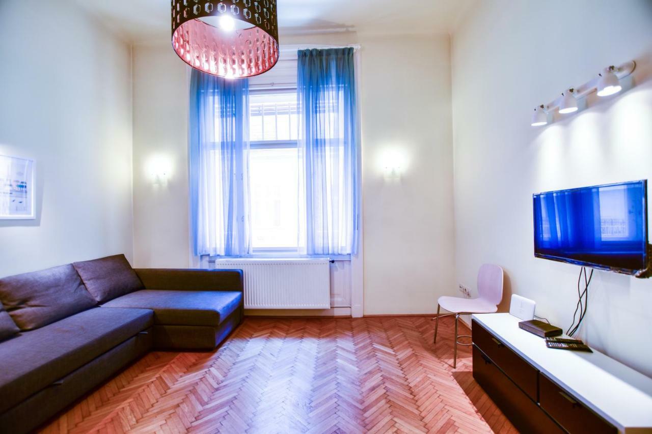 Carpathia Apartment At The Famous Vaci Street Budapest Esterno foto